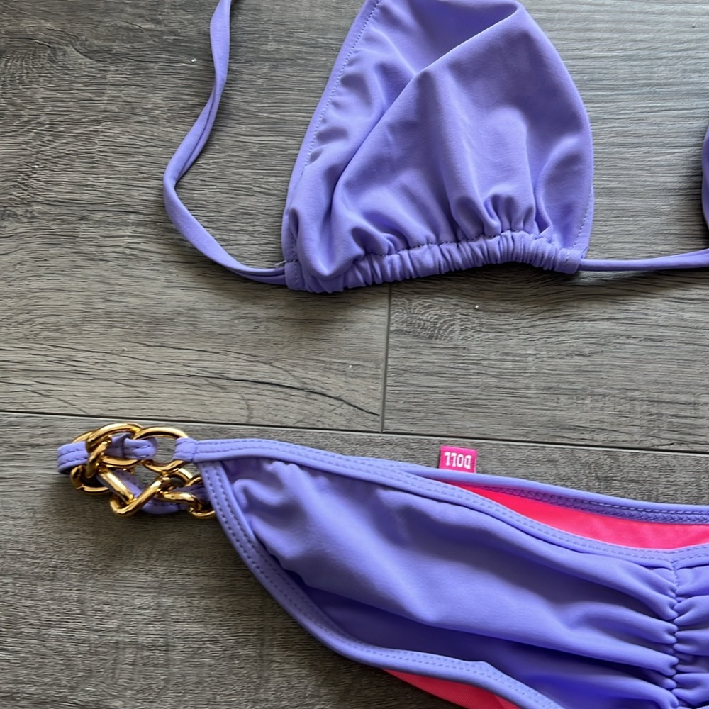 Bikinis - Picture 8 of 10
